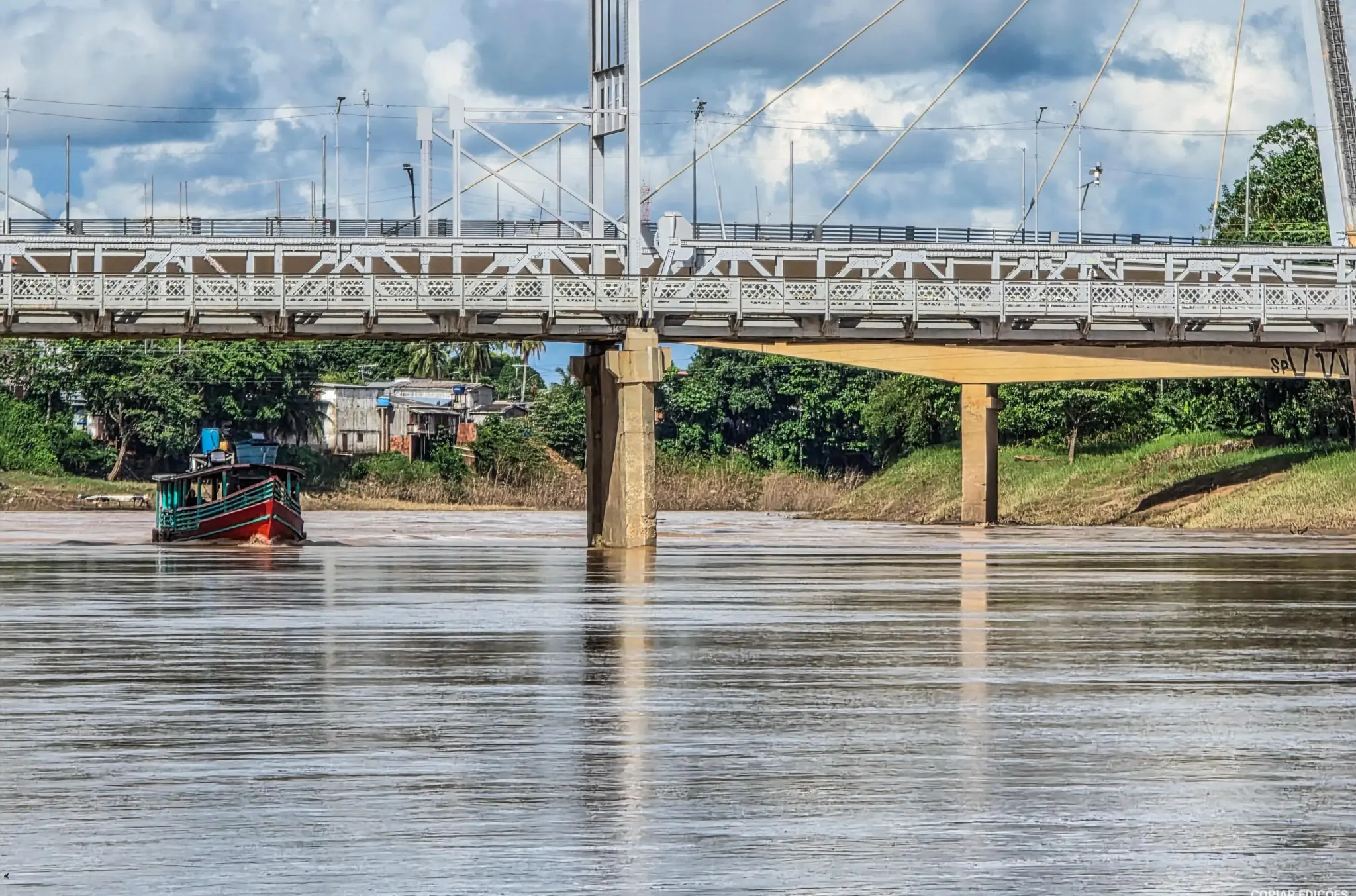 Rio Acre registra queda de nível e se afasta da cota de alerta na capital