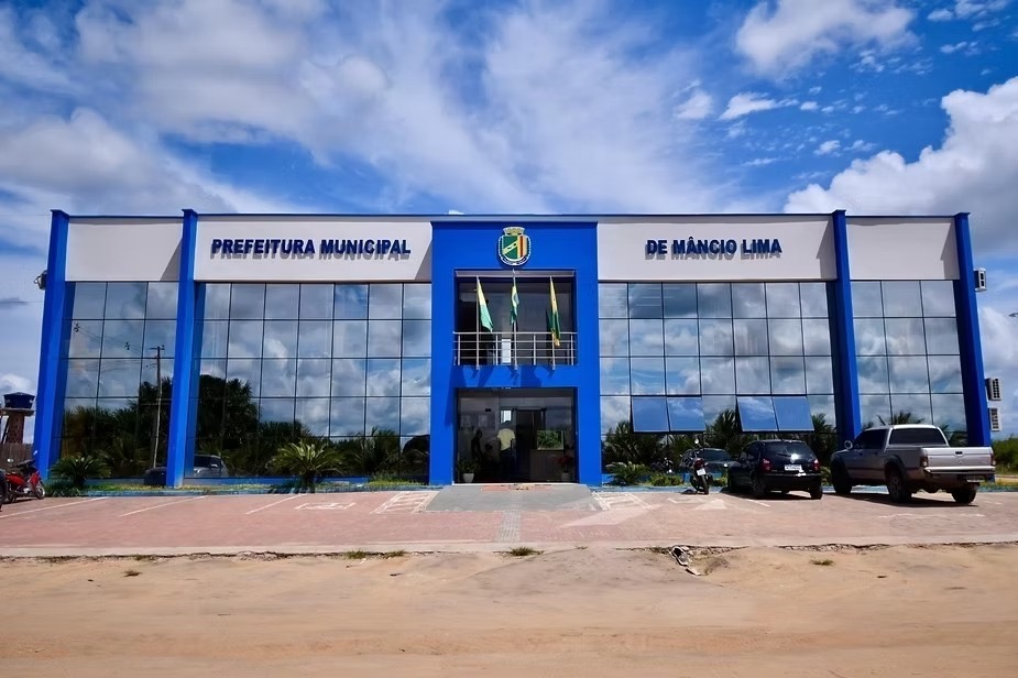 Prefeitura de Mâncio Lima lança edital para Baile Social de Debutantes na programação dos 49 anos do município