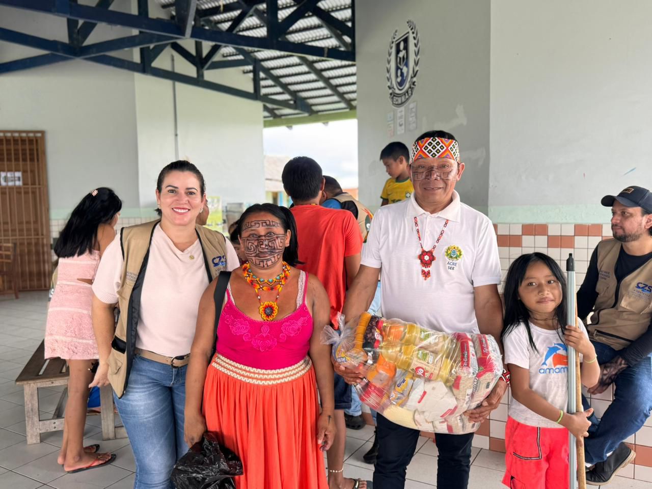 Prefeitura inicia retorno de famílias para casa após vazante do Rio Juruá em Cruzeiro do Sul