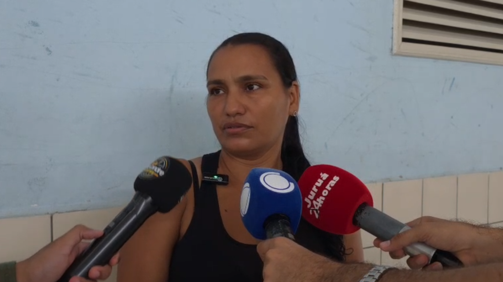 Moradora relata saída de casa por risco de animais peçonhentos e dificuldade de acesso durante cheia em Cruzeiro do Sul