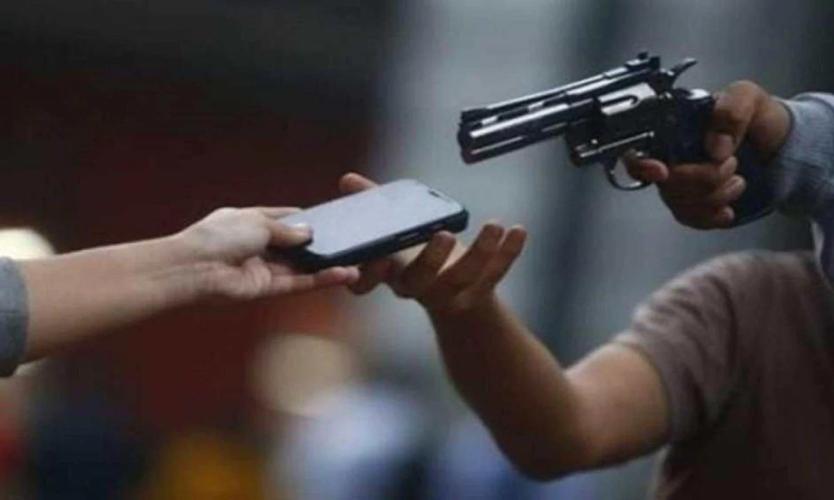 Homem armado rouba celular e documentos de funcionária em loja no Terminal Urbano de Cruzeiro do Sul