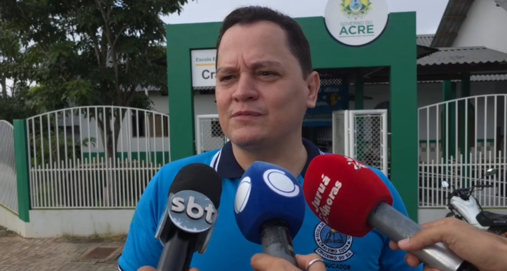 Escola estadual Craveiro Costa promove ação nas ruas para debater cultura de paz e combate ao bullying