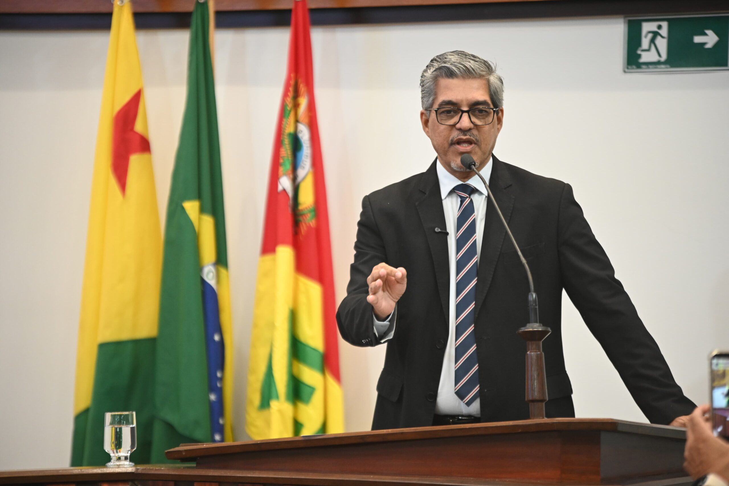 Edvaldo Magalhães quer discutir as altas tarifas cobradas pela Ortiz Táxi Aéreo: ‘um assalto na mão grande’